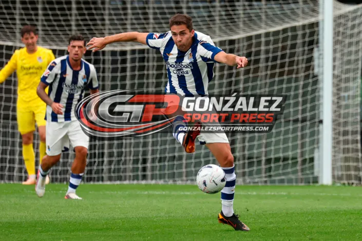 Estadio Zubieta, . San Sebastián, Spain. 18 julio 2026. Imagenes de acción en el partido de futbol amistoso de pretemporada entre la Real Sociedad y Racing de Santander. CREDITO: Gonzalez Sport Press