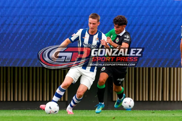 Estadio Zubieta, . San Sebastián, Spain. 18 julio 2026. Imagenes de acción en el partido de futbol amistoso de pretemporada entre la Real Sociedad y Racing de Santander. CREDITO: Gonzalez Sport Press