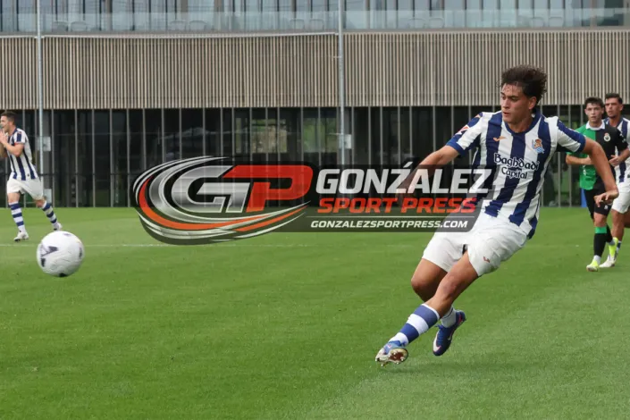 Estadio Zubieta, . San Sebastián, Spain. 18 julio 2026. Imagenes de acción en el partido de futbol amistoso de pretemporada entre la Real Sociedad y Racing de Santander. CREDITO: Gonzalez Sport Press