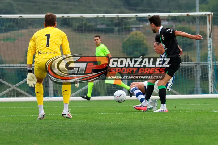 Estadio Zubieta, . San Sebastián, Spain. 18 julio 2026. Imagenes de acción en el partido de futbol amistoso de pretemporada entre la Real Sociedad y Racing de Santander. CREDITO: Gonzalez Sport Press